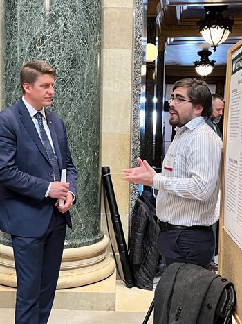 Student discusses research project with faculty