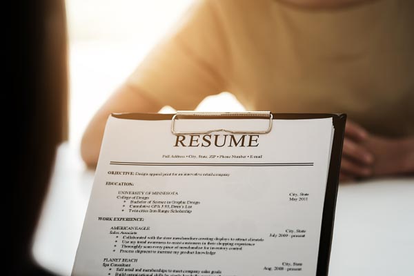 Résumé on a clipboard